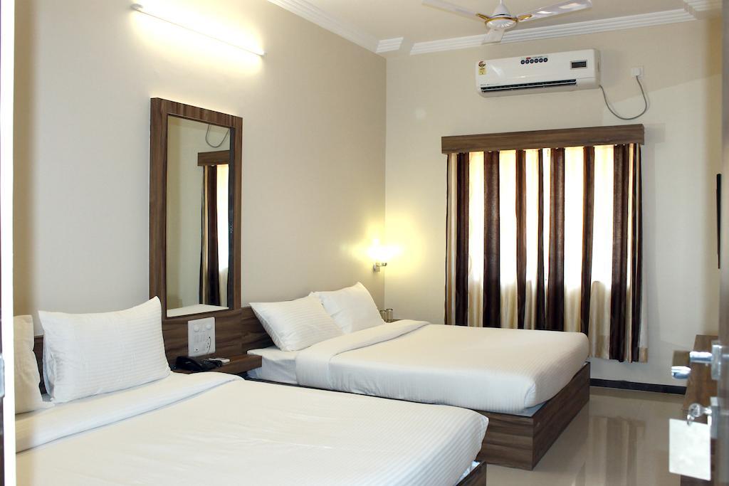 Oyo 4316 Hotel Sai Empire Shirdi Rom bilde