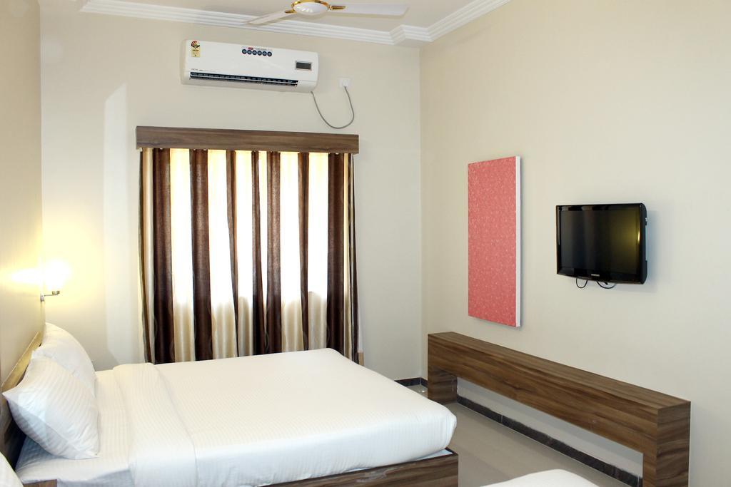 Oyo 4316 Hotel Sai Empire Shirdi Rom bilde