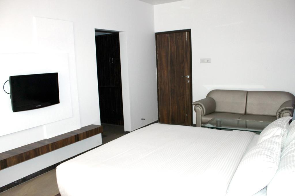 Oyo 4316 Hotel Sai Empire Shirdi Rom bilde