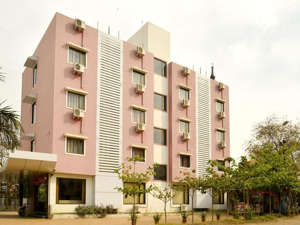 Oyo 4316 Hotel Sai Empire Shirdi Eksteriør bilde