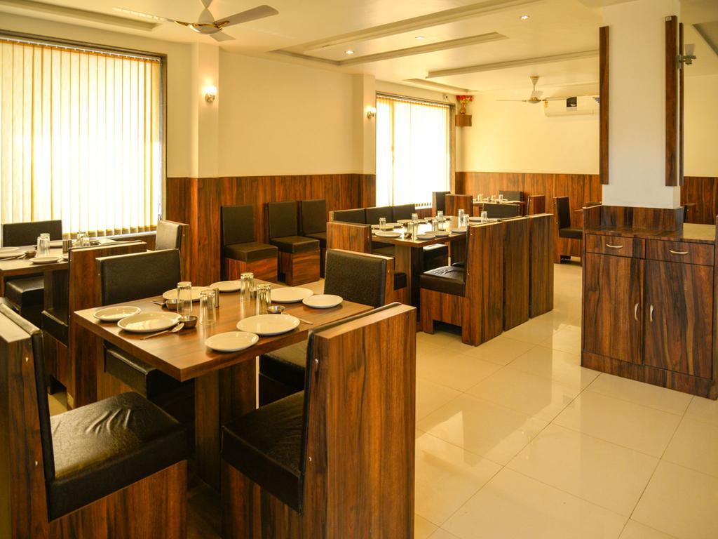Oyo 4316 Hotel Sai Empire Shirdi Eksteriør bilde